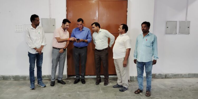 जिलाधिकारी गोपालगंज पवन कुमार सिन्हा ने वेयरहाउस का किया मासिक औचक निरीक्षण