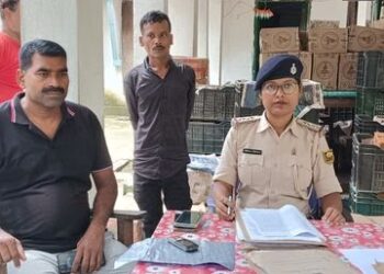 कटिहार में तस्करी का खुलासा:1170 लीटर विदेशी शराब के साथ पिकअप चालक गिरफ्तार