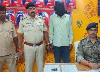 वजीरगंज थाना में 11 साल से फरार नक्सली गिरफ्तार:एसटीएफ टीम और पुलिस बल ने एक व्यक्ति को हिरासत में लिया