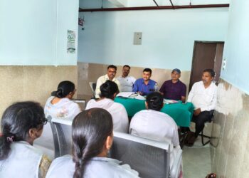 नौतन सामुदायिक स्वास्थ्य केंद्र में हुई समीक्षात्मक बैठक