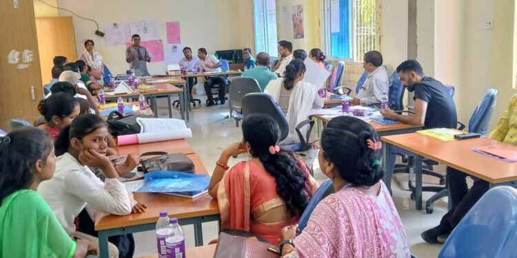 सीतामढ़ी। डुमरा स्थित जिला पंचायत संसाधन केंद्र में बच्चों के अधिकारों एवं संरक्षण को सुदृढ़ करने के उद्देश्य से एक दिवसीय जिला स्तरीय कार्यशाला आयोजित की गई