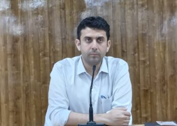 राजस्व कर्मचारी के विरुद्ध समाहर्ता ने विभागीय कार्रवाई का दिया निर्देश