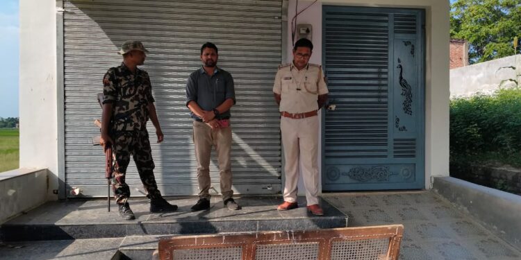 खबर का दिखा असर,अंचलाधिकारी अनुभव राय व थानाध्यक्ष रजनीश पांडे ने संयुक्त रूप से झोलाछाप डॉक्टर के क्लिनिक को किया सील।