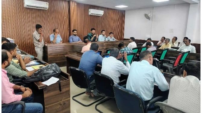 110 बड़हरिया विधान सभा क्षेत्र में चुनाव को लेकर सभी निर्वाचन सेक्टर पदाधिकारियों की बैठक हुई सम्पन्न