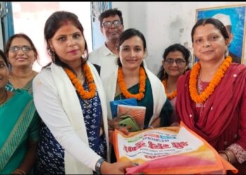 शिक्षक समाज के दर्पण है ,अपने शिक्षा के माध्यम से समाज को जगमग करते है-हेडमास्टर निरुपमा कुमारी