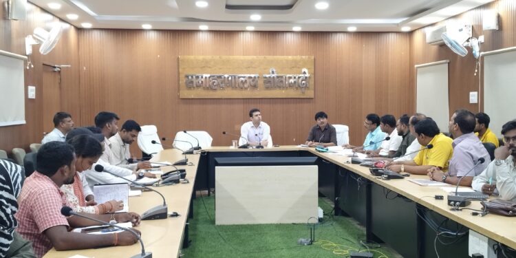 समाहरणालय स्थित विमर्श सभाकक्ष में पीएचईडी की समीक्षात्मक बैठक आहूत