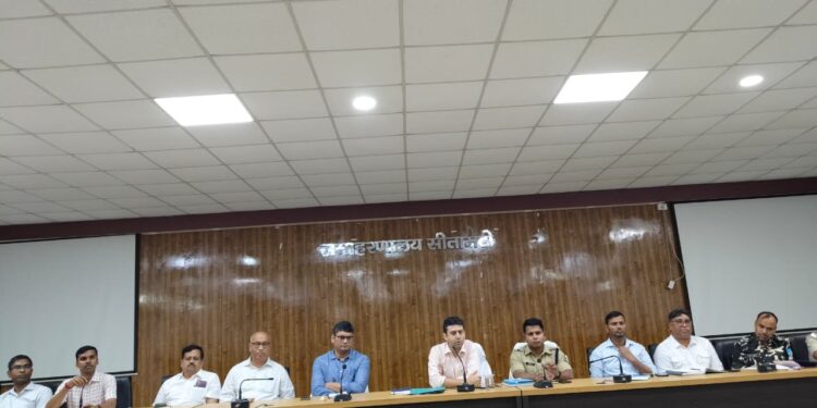 उर्वरक की कालाबाजारी करने वालों पर होगी सख्त कार्रवाई : डीएम