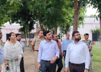 अर्द्धसैनिक बलों के आवासन स्थल का निरीक्षण