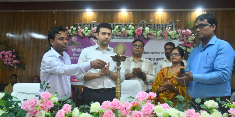 मुख्यमंत्री के द्वारा सामाजिक सुरक्षा के पेंशनधारियों को आज दी गई अगस्त माह के पेंशन की सौगात।