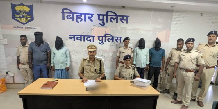 नवादा में 4 अपराधियों की गिरफ्तारी:देसी कट्टा, 10 जिंदा कारतूस और 3 मोबाइल फोन बरामद