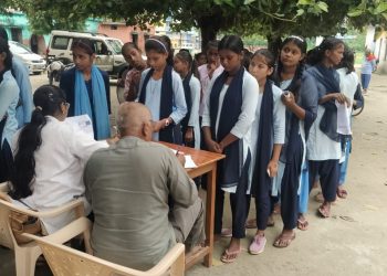 स्कूल पढ़ने वाली छात्राओं को यूनिसेफ के द्वारा एचपीवी का टीका दिया गया