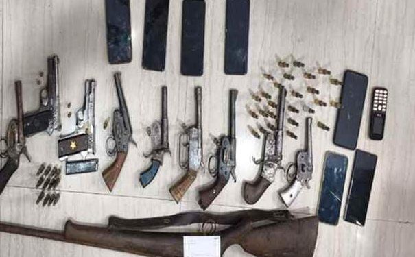 पटना में SIT की बड़ी कार्रवाई: हथियारबंद 8 अपराधी गिरफ्तार, भारी मात्रा में हथियार बरामद