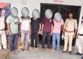 बनारस जा रहे वाहन से अवैध हथियार बरामद, पुलिस ने 5 तस्करों को दबोचा