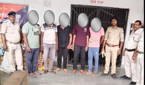 बनारस जा रहे वाहन से अवैध हथियार बरामद, पुलिस ने 5 तस्करों को दबोचा