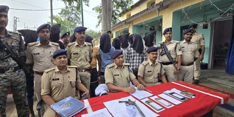 विगत् 24 घंटे में विशेष अभियान चलाकर 57 अभियुक्तों को किया गया गिरफ्तार