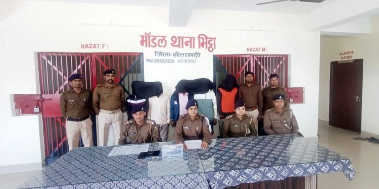 भिट्ठा व बाजपट्टी में आर्म्स के साथ सात शातिर बदमाश गिरफ्तार