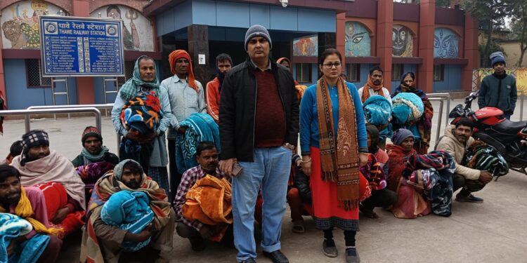 ठंड और शीतलहर के बढ़ते प्रकोप को देखते हुए प्रशासन द्वारा राहत कार्य तेज, असहाय एवं जरूरतमंद लोगों के बीच कंबल का किया गया वितरण।