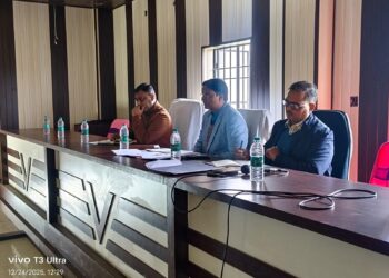 डीएम ने जाले एवं सिंहवाड़ा अंचल के राजस्व कार्यों का किए समीक्षा