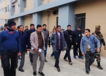 जिलाधिकारी ने गंगवाड़ा स्थित प्राथमिक स्वास्थ्य केंद्र सदर का किये निरीक्षण