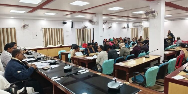 डीएम ने दरभंगा सदर एवं बहादुरपुर अंचल के राजस्व कार्यों का किए समीक्षा