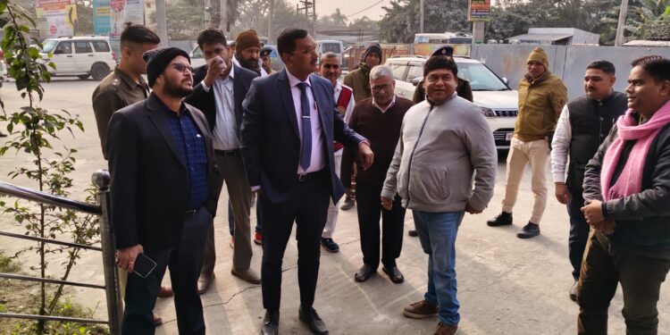 मुख्यमंत्री प्रगति यात्रा को लेकर डीएम–एसपी ने बरौली में विभिन्न स्थलों का किया निरीक्षण