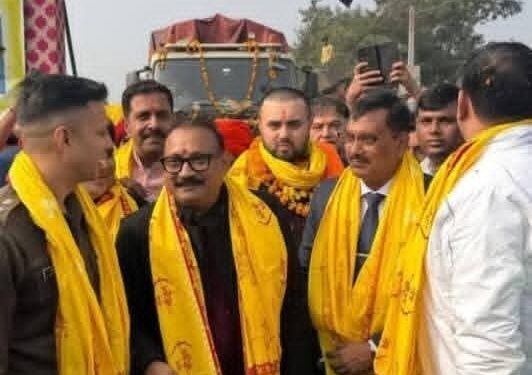 विश्व के सबसे बड़े शिवलिंग का भव्य स्वागत, मंत्री अशोक चौधरी और किशोर कुणाल ने की पूजा-अर्चना।