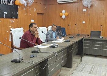 सशक्त एवं समृद्ध किसान e-KYC एवं फार्मर रजिस्ट्री” हेतु विशेष अभियान का शुभारंभ अभियान रथ के माध्यम से किया गया। इस अभियान का उद्देश्य जिले के अधिक से अधिक किसानों को फार्मर रजिस्ट्री एवं e-KYC से जोड़ना है, ताकि वे कृषि विभाग की विभिन्न योजनाओं—विशेषकर प्रधानमंत्री किसान सम्मान निधि योजना—का सहज एवं समयबद्ध लाभ प्राप्त कर सकें।