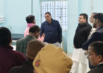 बरौली सामुदायिक स्वास्थ्य केंद्र का औचक निरीक्षण, स्वास्थ्य सेवाओं की गुणवत्ता पर प्रशासन सख्त