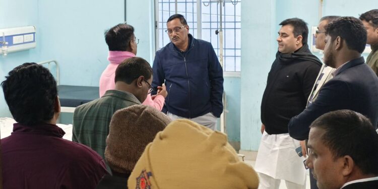 बरौली सामुदायिक स्वास्थ्य केंद्र का औचक निरीक्षण, स्वास्थ्य सेवाओं की गुणवत्ता पर प्रशासन सख्त