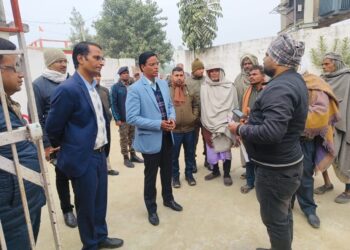 किसानों के फार्मर आई.डी.निर्माण तथा ईकेवाईसी कार्य का जिलाधिकारी ने लिया स्थलीय जायजा