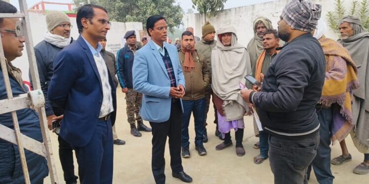 किसानों के फार्मर आई.डी.निर्माण तथा ईकेवाईसी कार्य का जिलाधिकारी ने लिया स्थलीय जायजा