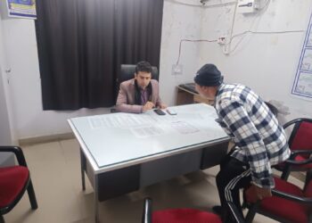 जिलाधिकारी, सीतामढ़ी श्री रिची पांडेय द्वारा आज देर शाम सामुदायिक स्वास्थ्य केंद्र, बथनाहा का औचक निरीक्षण