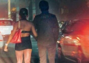 दिल्ली में रात 10 बजे से सजती है #जिगोलो_मार्केट’ जहां मर्दों के जिस्म की बोली लगाती हैं औरते…l