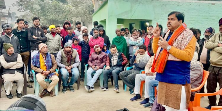 बैकुण्ठपुर विधानसभा: जगदीशपुर में विधायक मिथिलेश तिवारी का जनसंवाद, समस्याओं को लेकर दिखी संवेदनशीलता