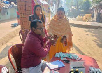 स्वामी विवेकानंद स्वास्थ्य सेवा यात्रा के तत्वाधान में निःशुल्क चिकित्सा शिविर में मानवता की सेवा।