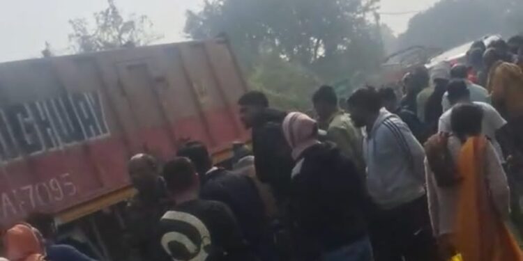 भीषण सड़क हादसा: विजयीपुर–भोरे मुख्य सड़क पर ट्रक की चपेट में आए बाइक सवार, दो युवकों की दर्दनाक मौत