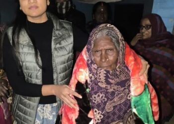 बड़हरिया नगर पंचायत के पदाधिकारी द्वारा गरीब और असहायों के बीच किया कम्बल वितरण