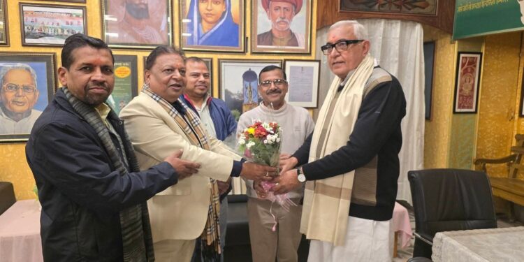 सीतामढ़ी तक बढ़ेगा छपरा–लखनऊ एक्सप्रेस, रेल मंत्री से सांसद देवेश चंद्र ठाकुर की मांग