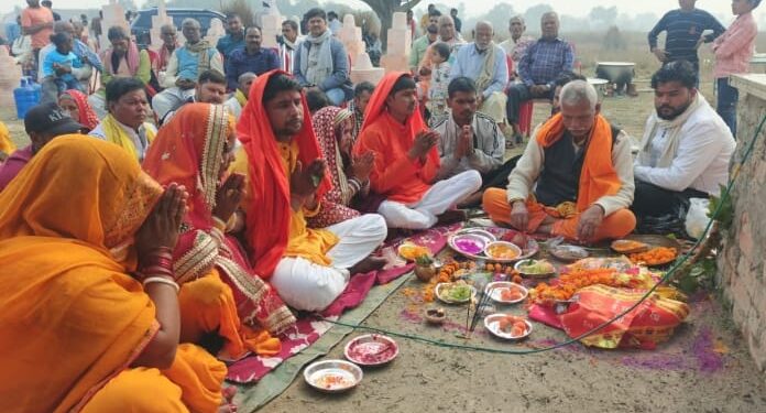 साहबचक गांव साथी शिव मंदिर पर किया गया धर्म ध्वजा रोहन