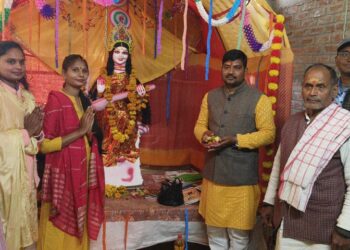 श्री कृष्णा पब्लिक स्कूल सिसवां में धूमधाम हुई मां शारदे की पूजा