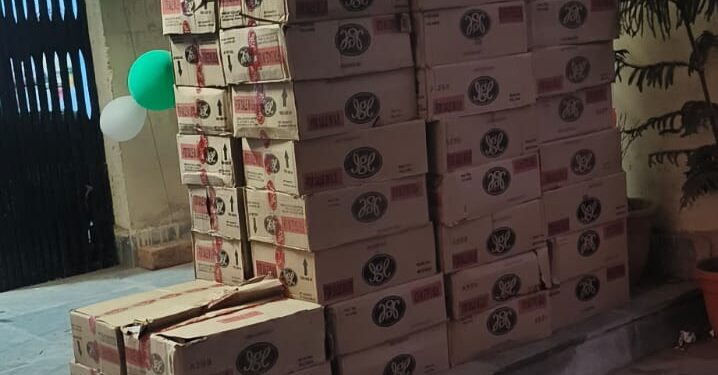 भारी मात्रा में देशी शराब के साथ बोलेरो जब्त, चालक फरार