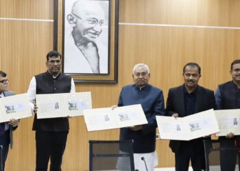 पटना से खास: बापू टावर पर आधारित विशेष डाक आवरण का लोकार्पण