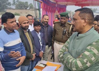 प्रशासन जनता के द्वार कार्यक्रम में उमड़ी लोगों की भीड़, अधिकारियों को दिए गए सख्त निर्देश